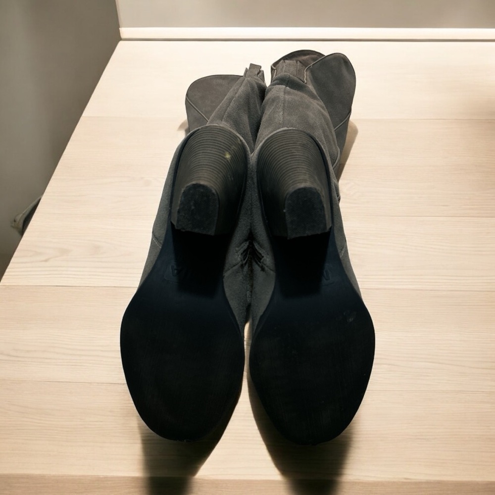 High boots - Picture 2 of 3